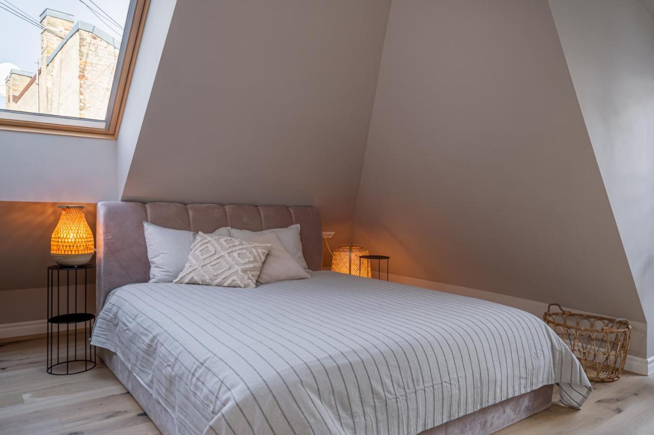 Huoneisto Cozy Spacious Loft! Great For Longer Stays! *
