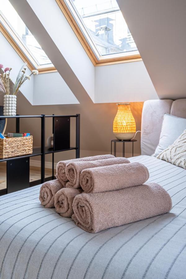 Cozy Spacious Loft! Great For Longer Stays! Huoneisto *